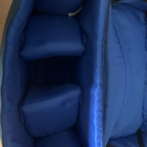 Almost New Cameron camera bag. Long strap very good condition. 10x10 x 5 inchesW - Picture 5 of 6